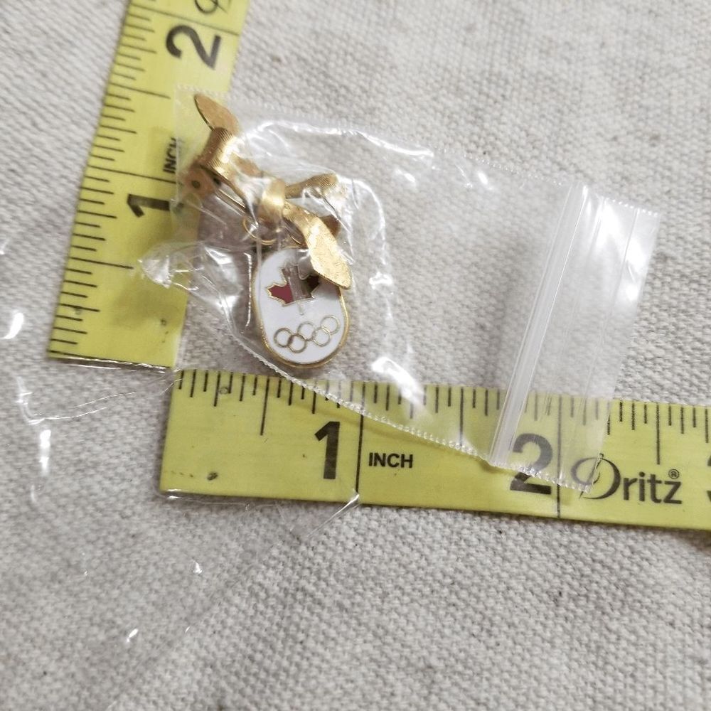 Canada Olympics pendant vintage Lapel Pin 57